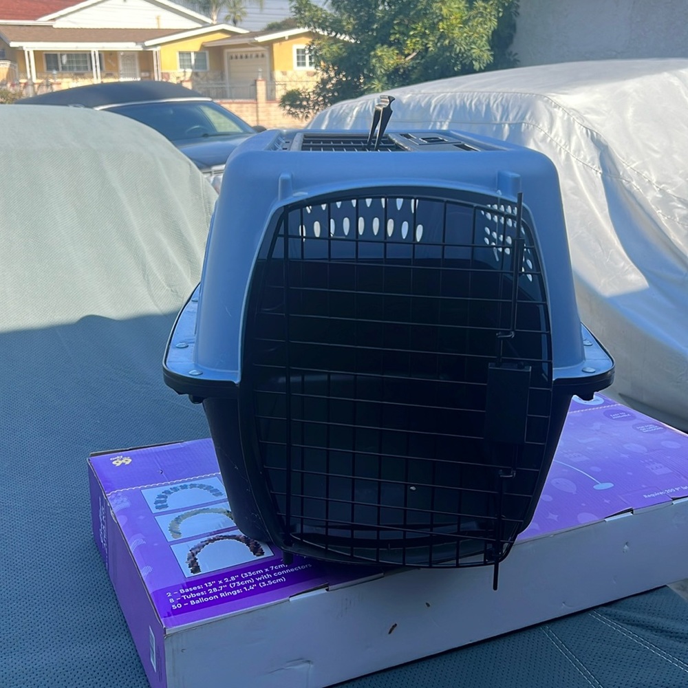 Large pet carrier